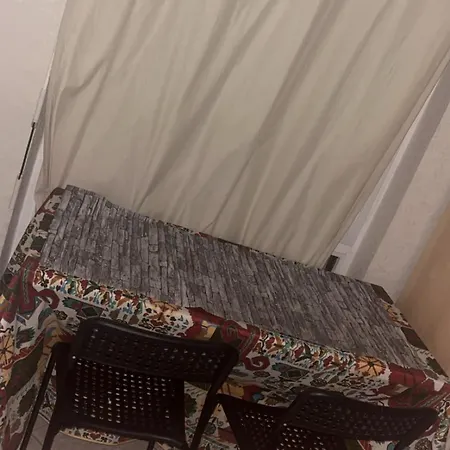 Comfortable 5 Minutes From Downtown